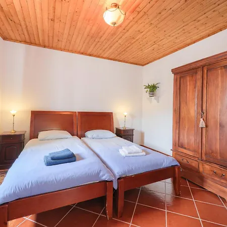 Charming Granite In Beautiful Surroundings Casal Diz