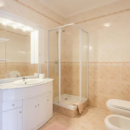 Charming Granite In Beautiful Surroundings *